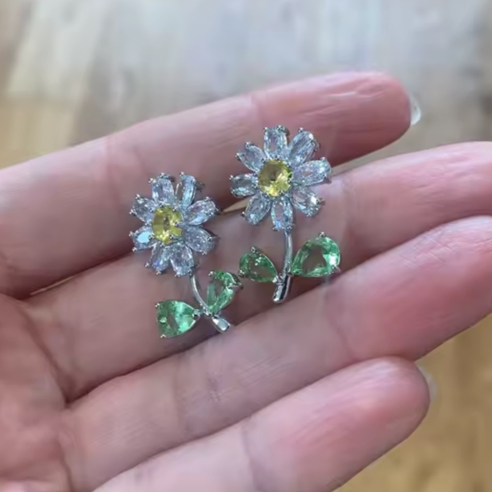 Daisy Floral Crystal Earrings - Picture 16 of 16
